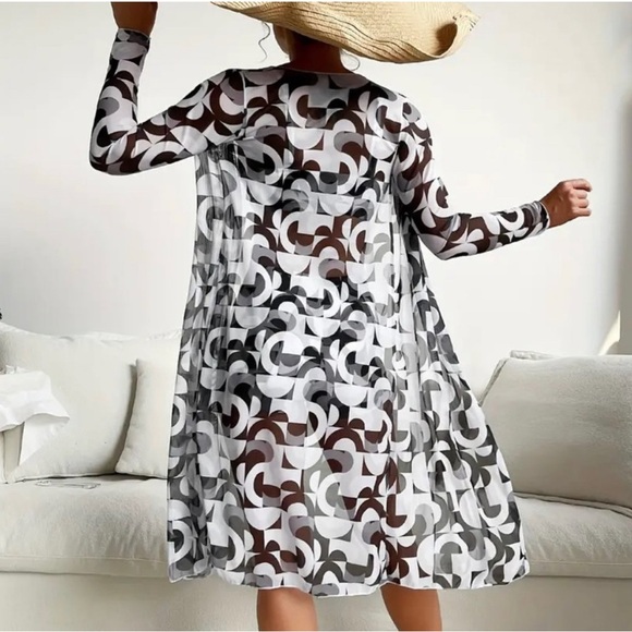 NEW/NEVER WORN 3pc Bikini w/short & coverup - Picture 2 of 3